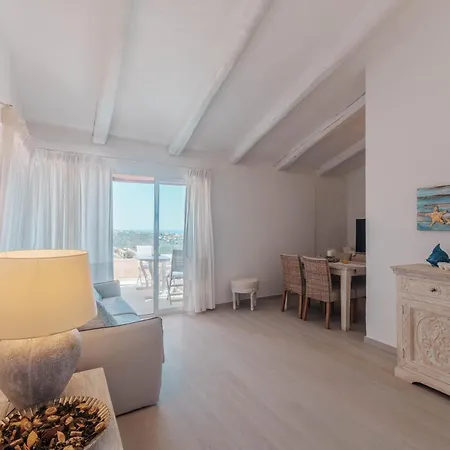 Spinnaker Apartment *