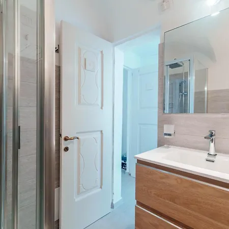 Spinnaker Apartment *