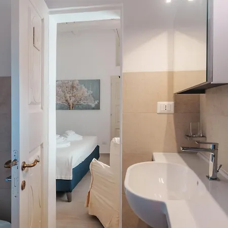 Spinnaker Apartment *
